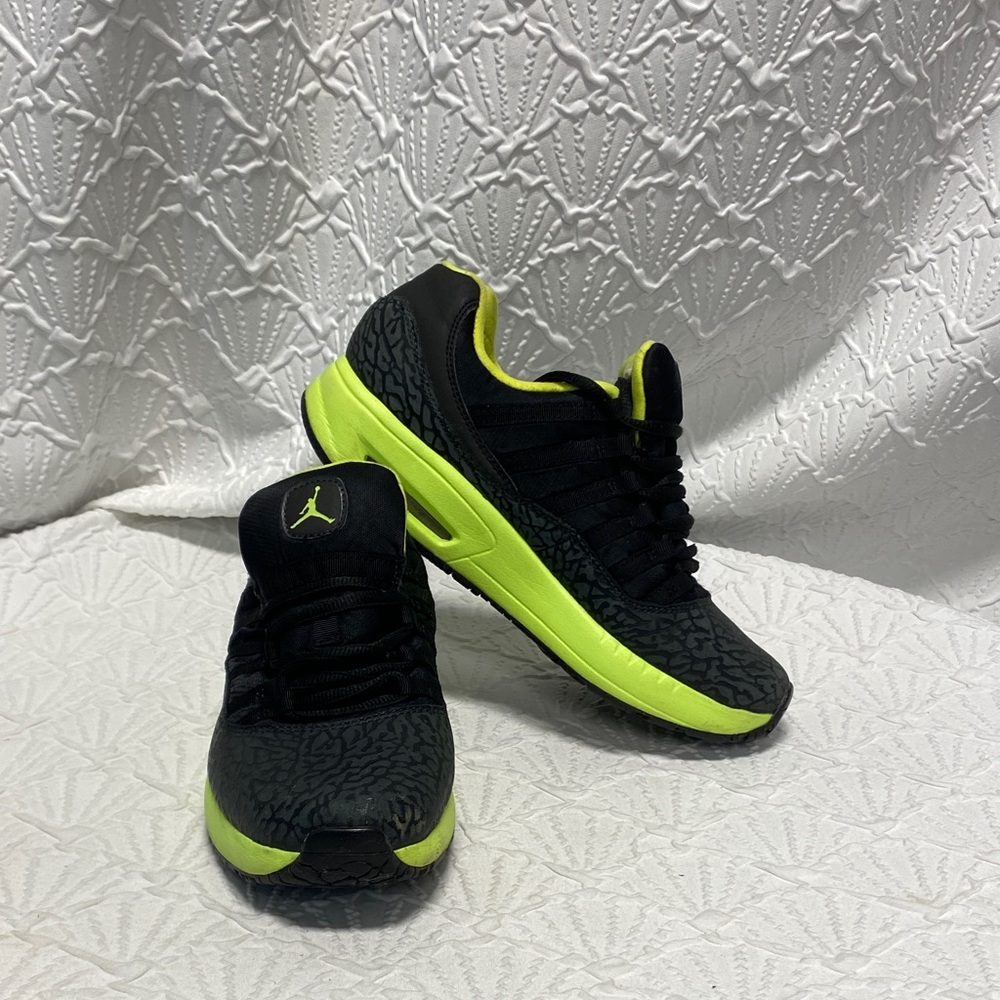 Jordan size 5Y Shoes in Black‎ and Neon Yellow comfy basketball athletic casual